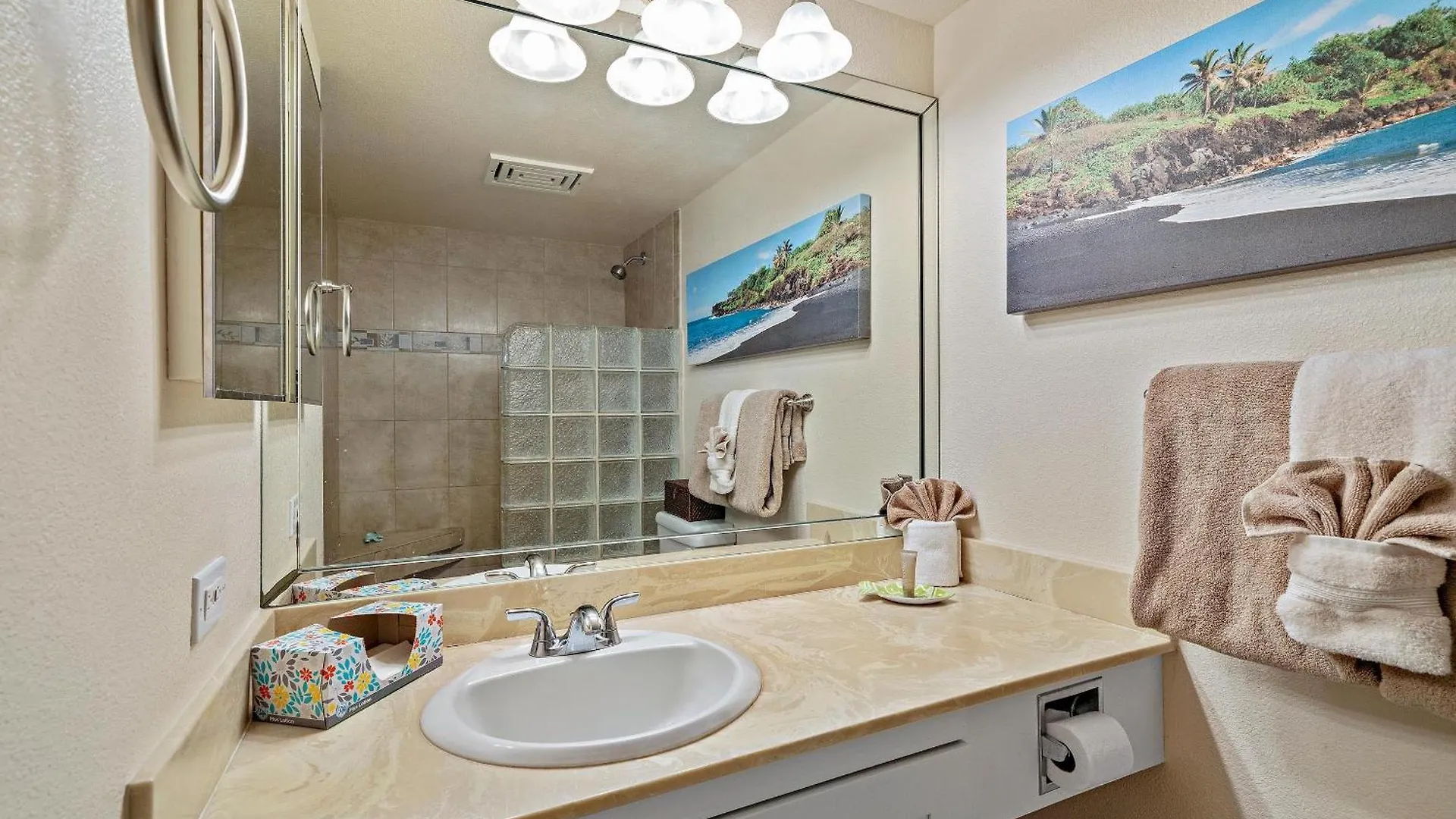 Сasa de vacaciones Kamaole Sands 9-301 - Luxury Renovation, Split Ac Wailea