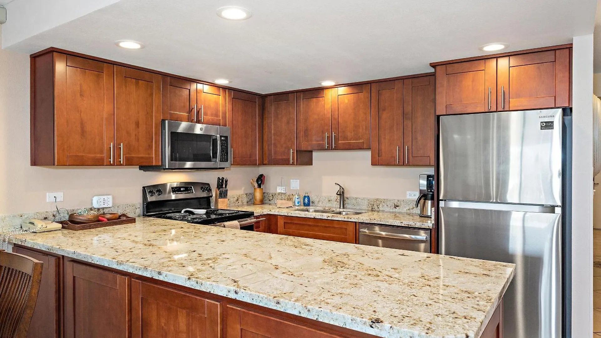 Kamaole Sands 9-301 - Luxury Renovation, Split Ac Wailea